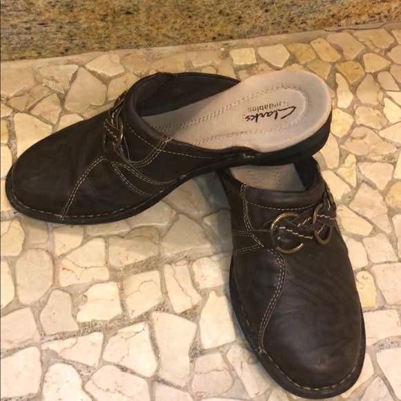 Clarks bendables mules. - Picture 1 of 4